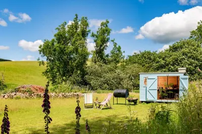 a tiny house in the middle of a field at Gwanas Fawr in Dolgellau