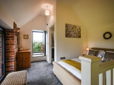 a bedroom with a bed and a window at Shropshire Way Stay in Farden
