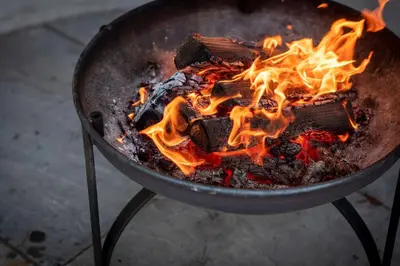 a grill with a bunch of fire in it at Amberwood Lodge in Hay-on-Wye