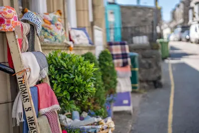 a display of towels and plants on the side of a street at Sarn-Badrig in Harlech
