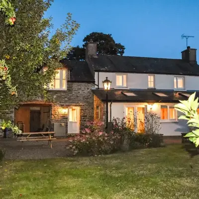 Aeron Villa