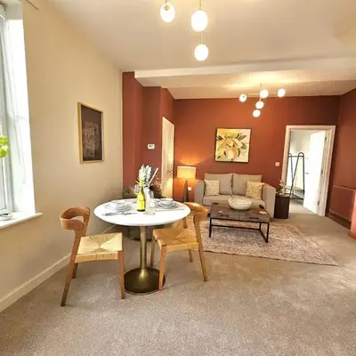 Elegant interior-designed ground floor apartment - Pass the Keys
