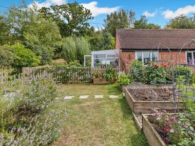 a garden in front of a house at 1 Bed in Leominster oc-78638 in Stoke Prior