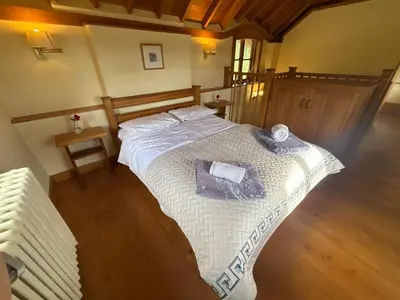 a bedroom with a large bed in a room at Cosy Cottage with Log Fire Near Hay-on-Wye in Almeley