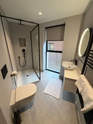 a bathroom with two sinks and a toilet and a shower at 3 Bed Spacious Luxury Duplex - Shrewsbury Town Centre in Shrewsbury