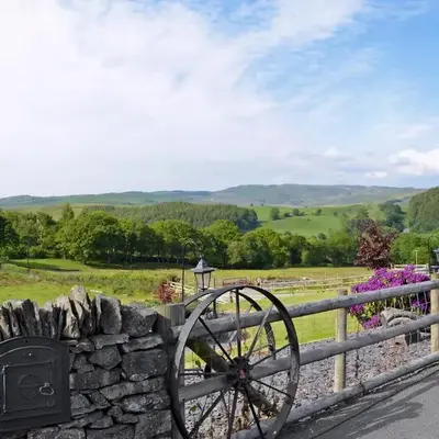 Awel Y Mynydd - Mountain Breeze