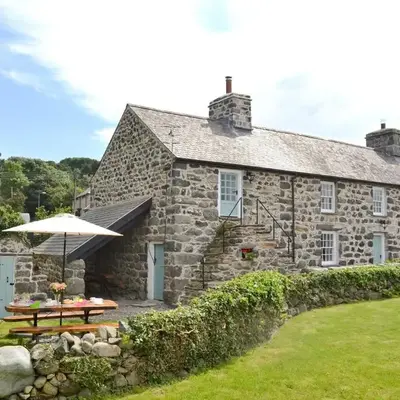Ty Newydd
