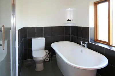a bathroom with a bath tub and a toilet at The Elephant & Castle Hotel in Newtown