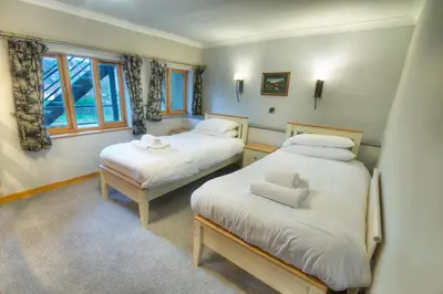 a bedroom with two beds and a window at The Elephant & Castle Hotel in Newtown