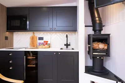 a kitchen with a stove and a sink and a stove at Cegir Escapes in Darowen