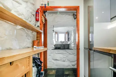 a room with a wall covered in white marble at Hwylfa'r Groes in Dyffryn