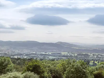 a view of a valley with mountains in the distance at Stoney-Brook Lodge in Farden