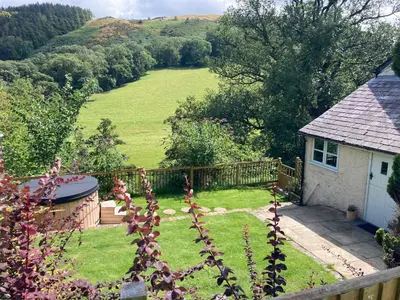 a view of a yard with a fence and a field at Riverside Cottage in Llangollen