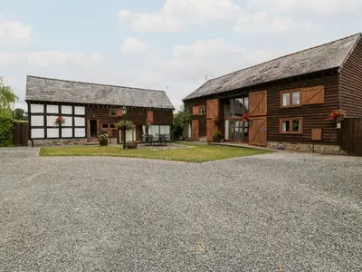 an image of a barn with a driveway at Stable End in Pembridge