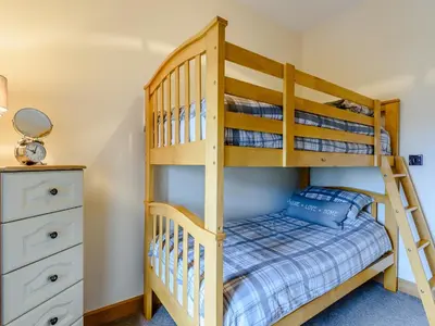 a bunk bed in a bedroom with a ladder and a bunk bedessen at The Stables in Llanfair Caereinion