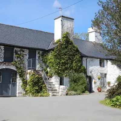 Dolgun Uchaf Historic B&B and Cottages with Boutique Bedrooms In The Heart of Snowdonia