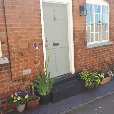 19 Upper Linney