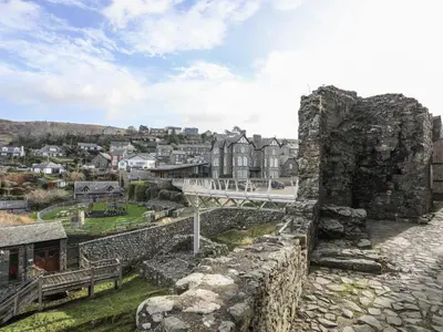 a view of a city from the castle at Harlech Apartments - Matholwch in Harlech