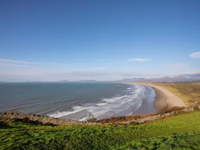 an aerial view of the beach in ireland at Harlech Apartments - Matholwch in Harlech