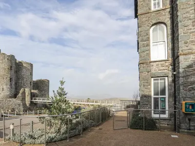 a view of a castle from the outside of a building at Harlech Apartments - Efnisien in Harlech