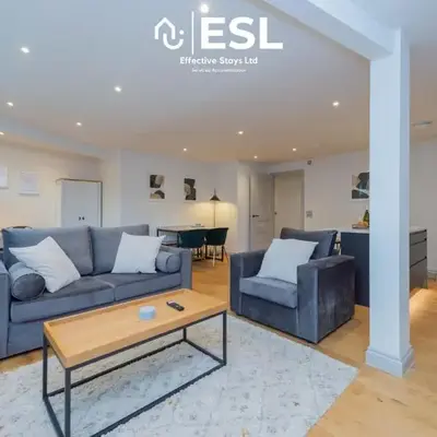Modern 2 Bedroom Church Apartment 5 Mins to Town Centre - Free Parking