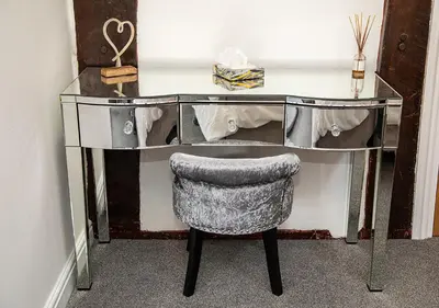 a desk with a chair in a room at The Yew Tree Inn in Church Stretton