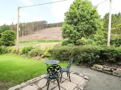 a table and two chairs sitting in a yard at Caban Glas in Aberystwyth