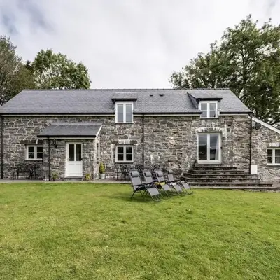 Stunning Barn Conversion with HOT TUB and ALPACAS - Ty Cerrig Barn