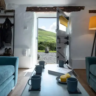 Cowshed Cottage with Log Burner & Shared Dog Field