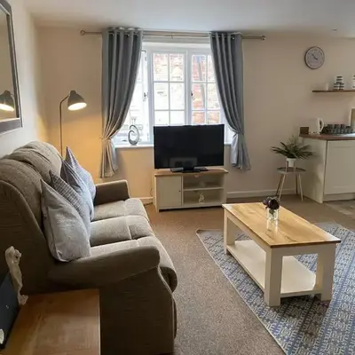 Apartment - Sleeps 2 - Pet friendly - Parking