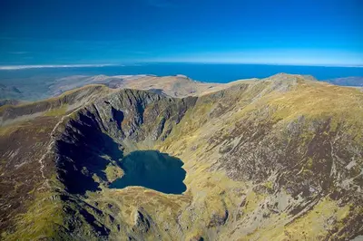 an aerial view of a mountain with a lake on it at 1 Bed in Dolgellau oc-bow283 in Trawsfynydd
