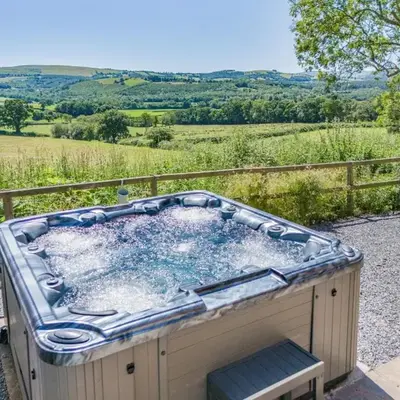 5 Bed in Llandovery oc-bow323