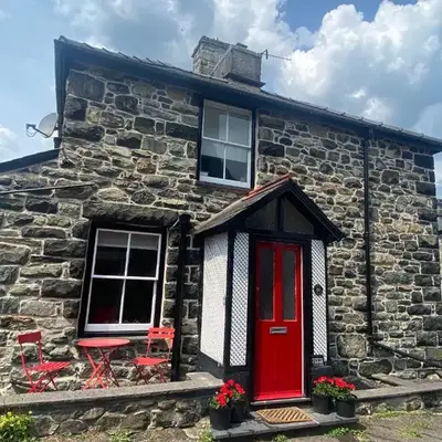 Cottage in heart of Dolgellau with parking