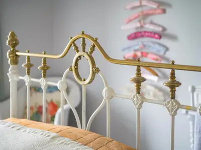 a close up of a bed frame in a bedroom at Galeri Harlech Townhouse in Harlech