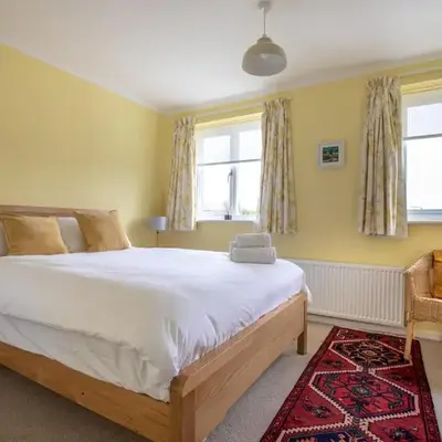 Cheerful and modern one bedroom home with parking - Pass the Keys