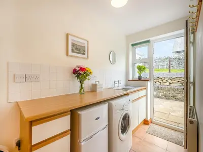 a kitchen with a washer and dryer in a house at Cysgod Y Capel in Cerrigydrudion