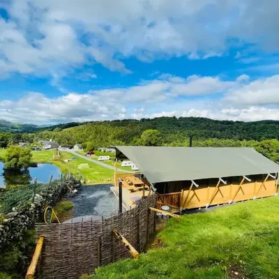 Mountain View Safari Tent with Hot Tub in The Heart of Snowdonia