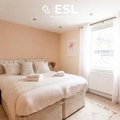 Super Central - Quiet - 2 Bedroom Cottage